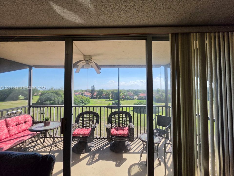For Sale: $113,000 (2 beds, 2 baths, 1060 Square Feet)