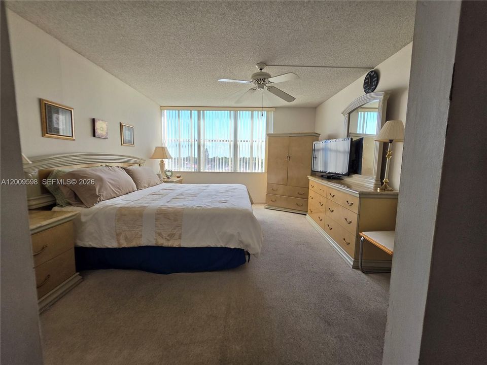 For Sale: $113,000 (2 beds, 2 baths, 1060 Square Feet)
