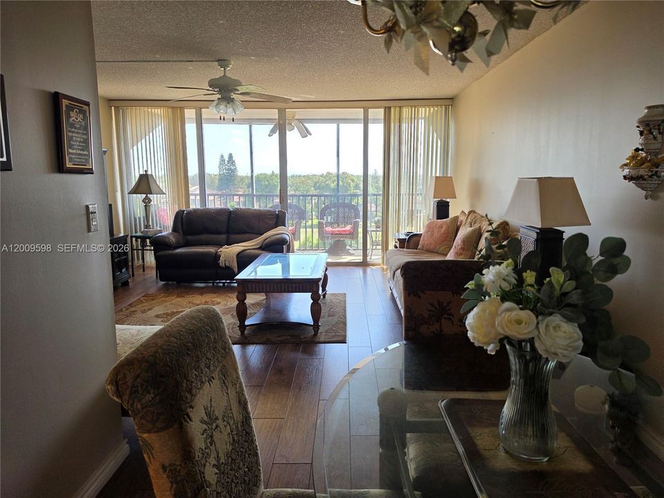 For Sale: $113,000 (2 beds, 2 baths, 1060 Square Feet)