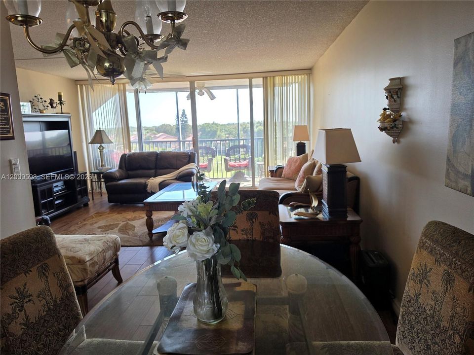 For Sale: $113,000 (2 beds, 2 baths, 1060 Square Feet)