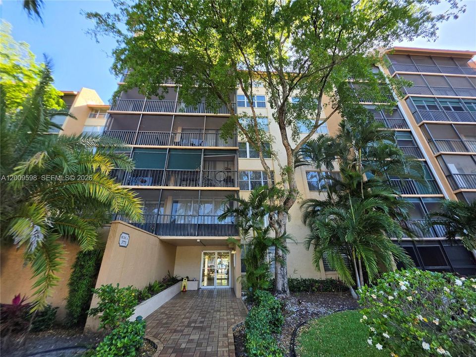 For Sale: $113,000 (2 beds, 2 baths, 1060 Square Feet)