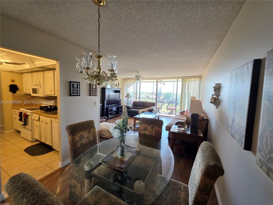 For Sale: $113,000 (2 beds, 2 baths, 1060 Square Feet)