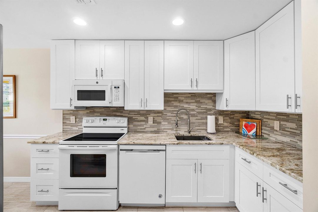 Eat-in Kitchen
