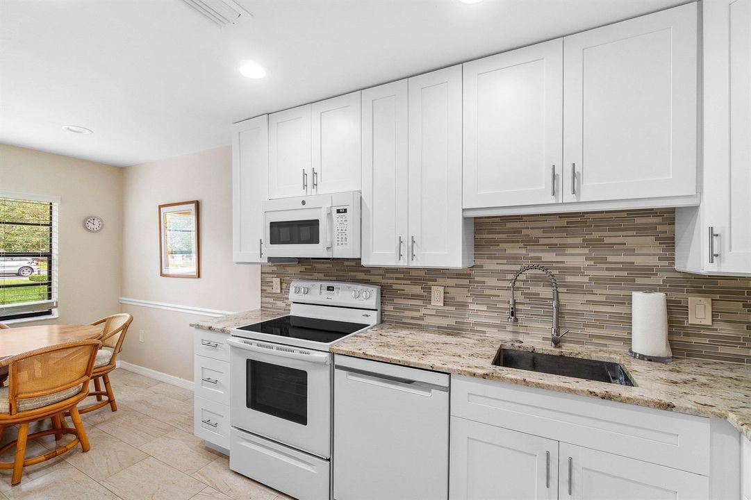 Eat-in Kitchen