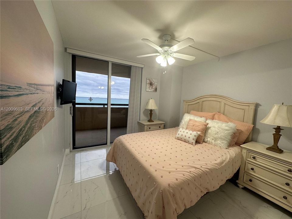 Activo con contrato: $4,500 (2 camas, 2 baños, 1034 Pies cuadrados)
