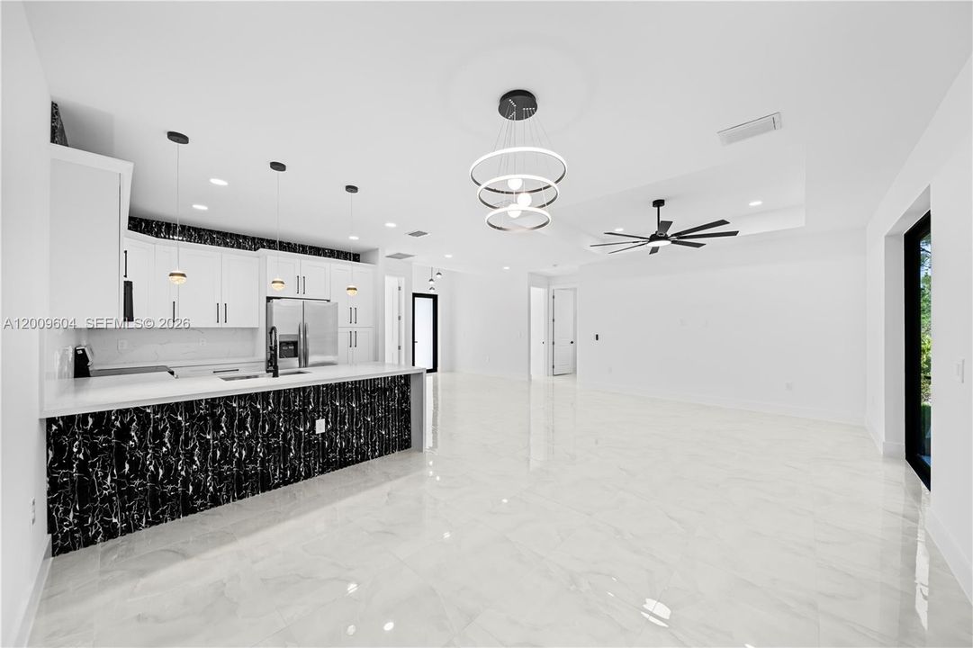 En Venta: $335,000 (3 camas, 2 baños, 0 Pies cuadrados)