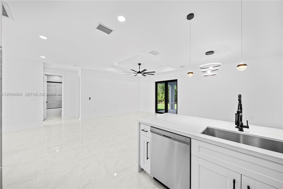 En Venta: $335,000 (3 camas, 2 baños, 0 Pies cuadrados)