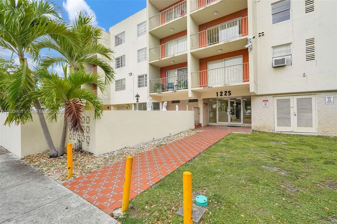 En Venta: $199,500 (2 camas, 1 baños, 815 Pies cuadrados)