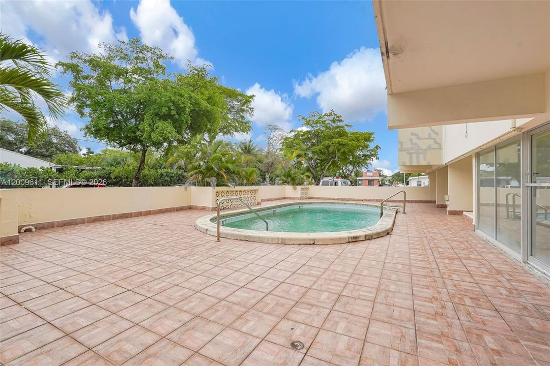 En Venta: $199,500 (2 camas, 1 baños, 815 Pies cuadrados)