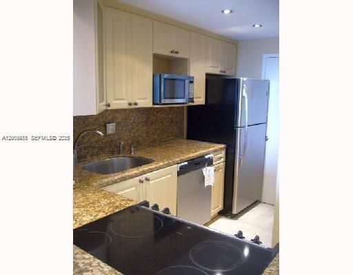 For Sale: $178,000 (0 beds, 1 baths, 577 Square Feet)