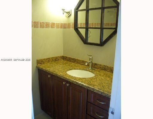 For Sale: $178,000 (0 beds, 1 baths, 577 Square Feet)