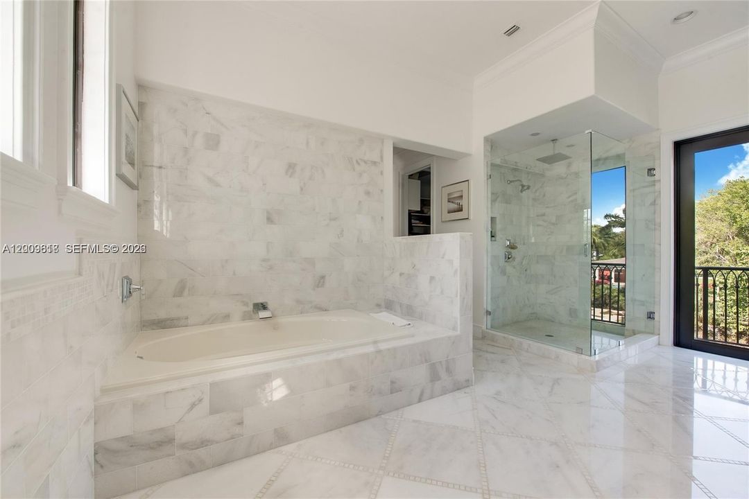 В аренду: $29,500 (5 спален, 5 ванн, 4313 Квадратных фут)