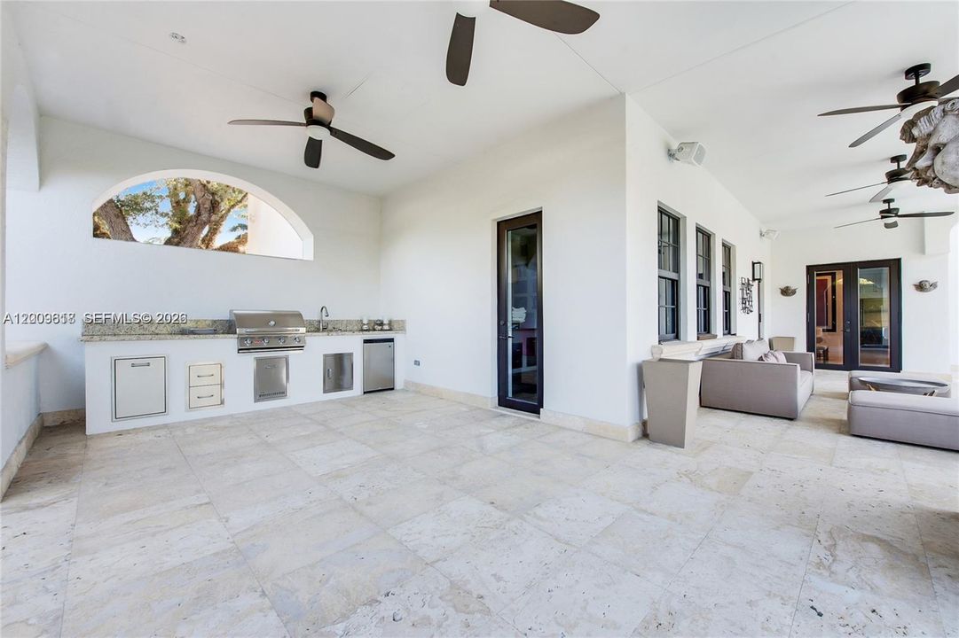 В аренду: $29,500 (5 спален, 5 ванн, 4313 Квадратных фут)
