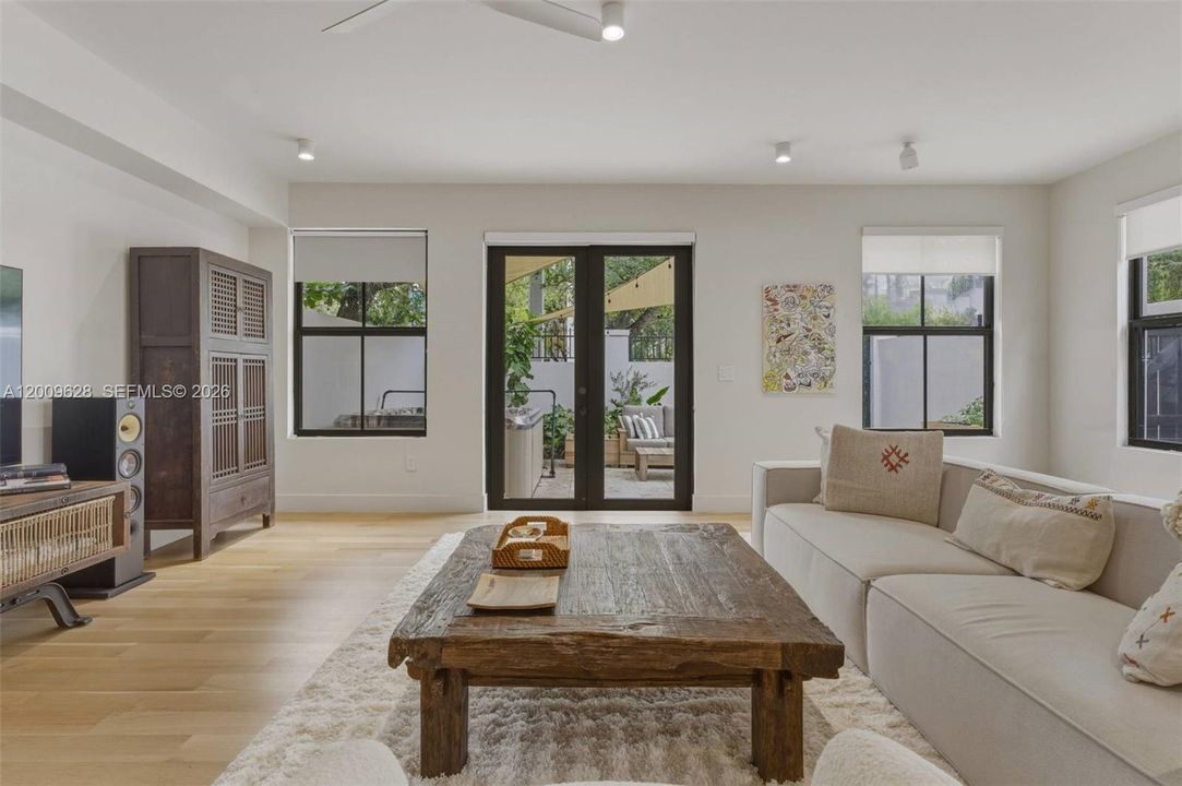 For Sale: $1,875,000 (3 beds, 2 baths, 2350 Square Feet)