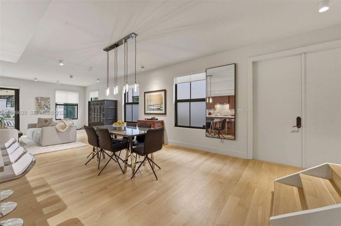 For Sale: $1,875,000 (3 beds, 2 baths, 2350 Square Feet)