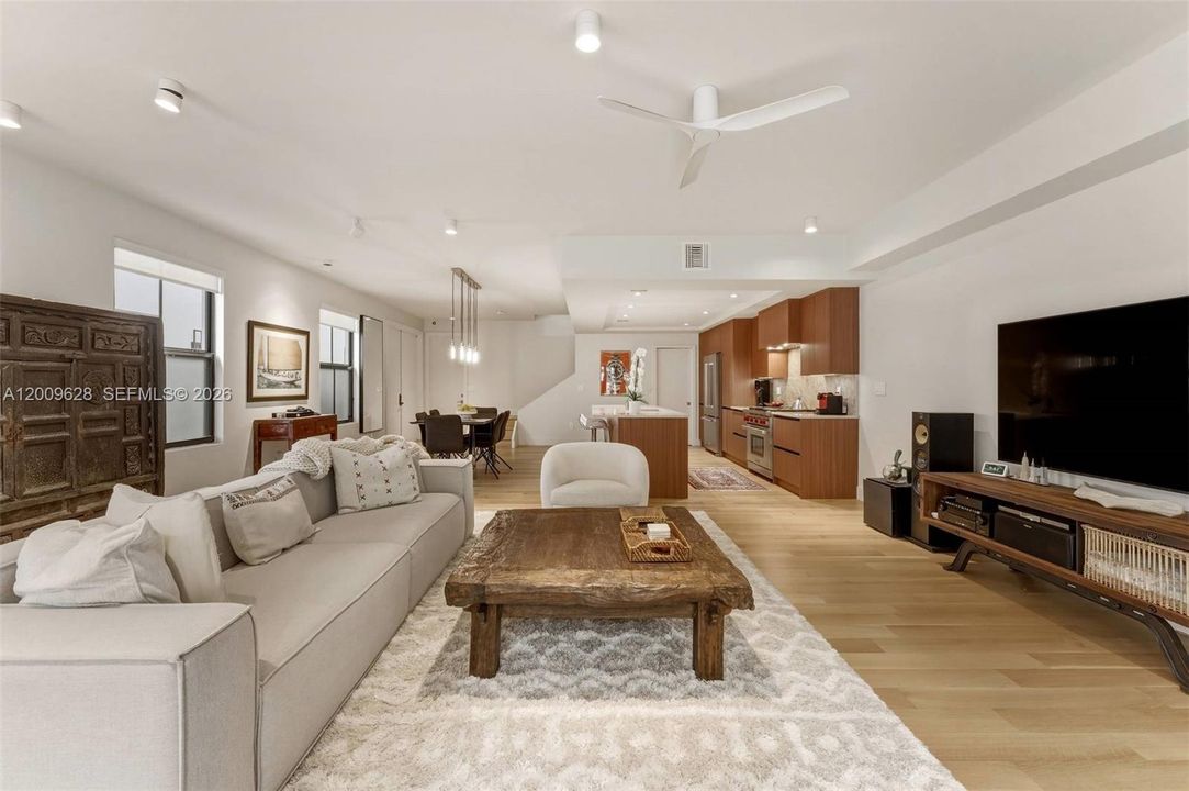 For Sale: $1,875,000 (3 beds, 2 baths, 2350 Square Feet)