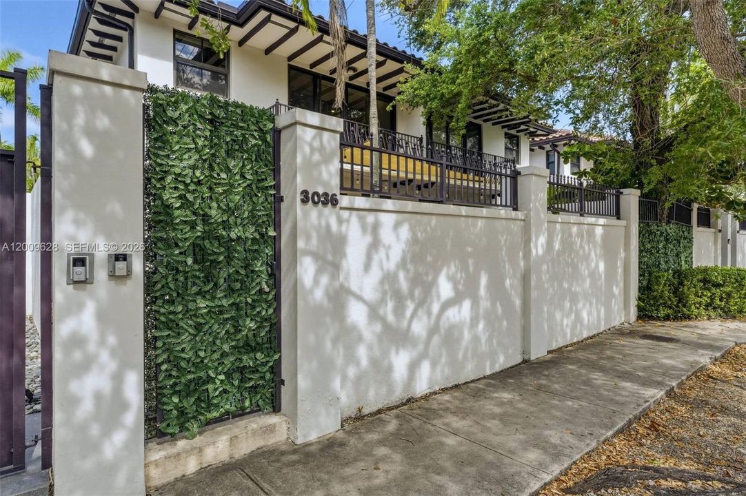 For Sale: $1,875,000 (3 beds, 2 baths, 2350 Square Feet)
