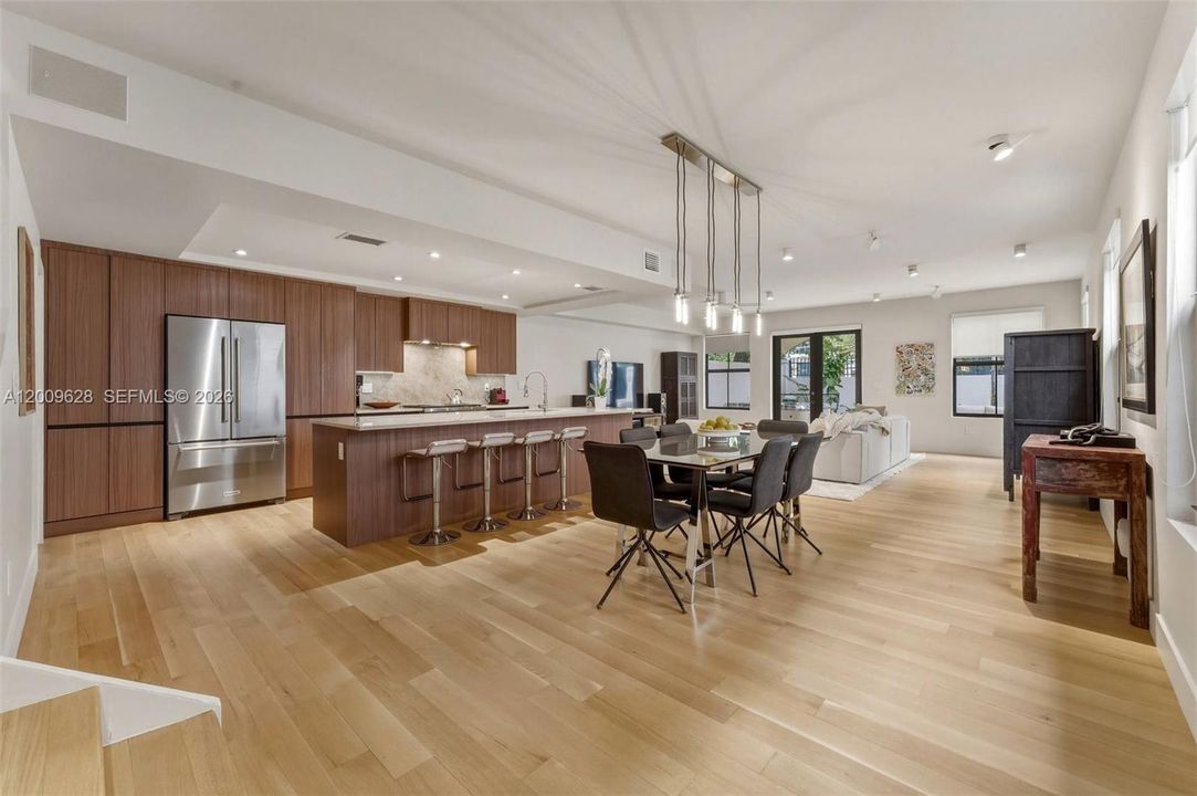 For Sale: $1,875,000 (3 beds, 2 baths, 2350 Square Feet)