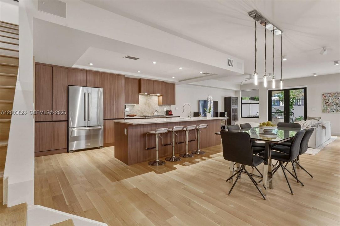 For Sale: $1,875,000 (3 beds, 2 baths, 2350 Square Feet)