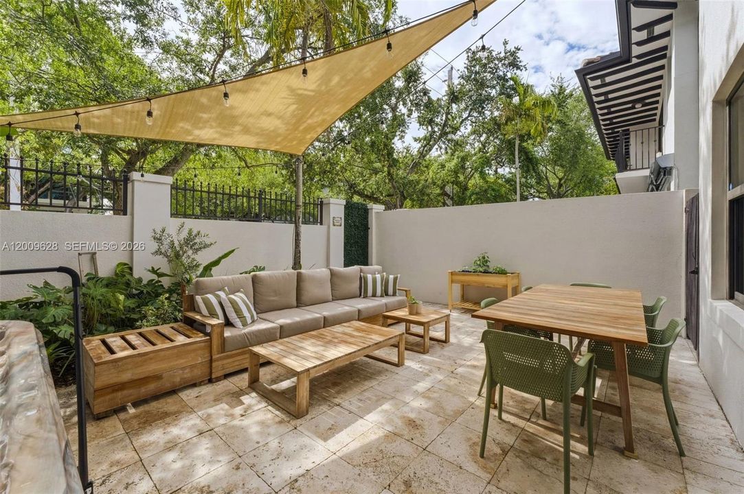 For Sale: $1,875,000 (3 beds, 2 baths, 2350 Square Feet)