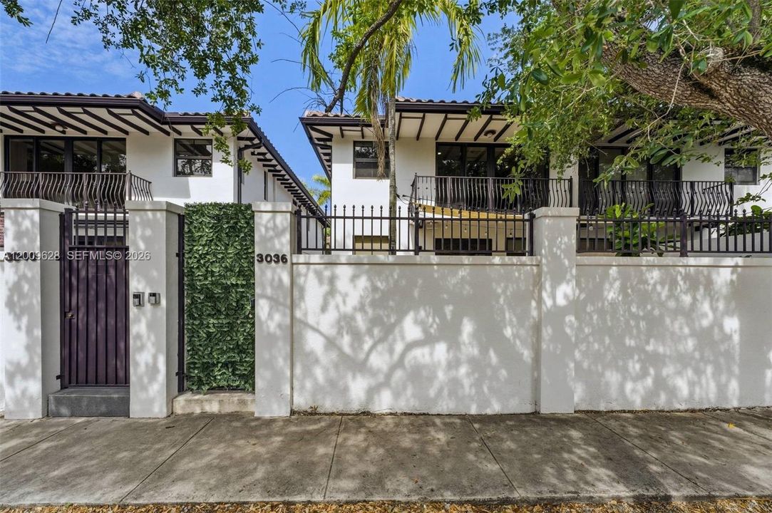 For Sale: $1,875,000 (3 beds, 2 baths, 2350 Square Feet)