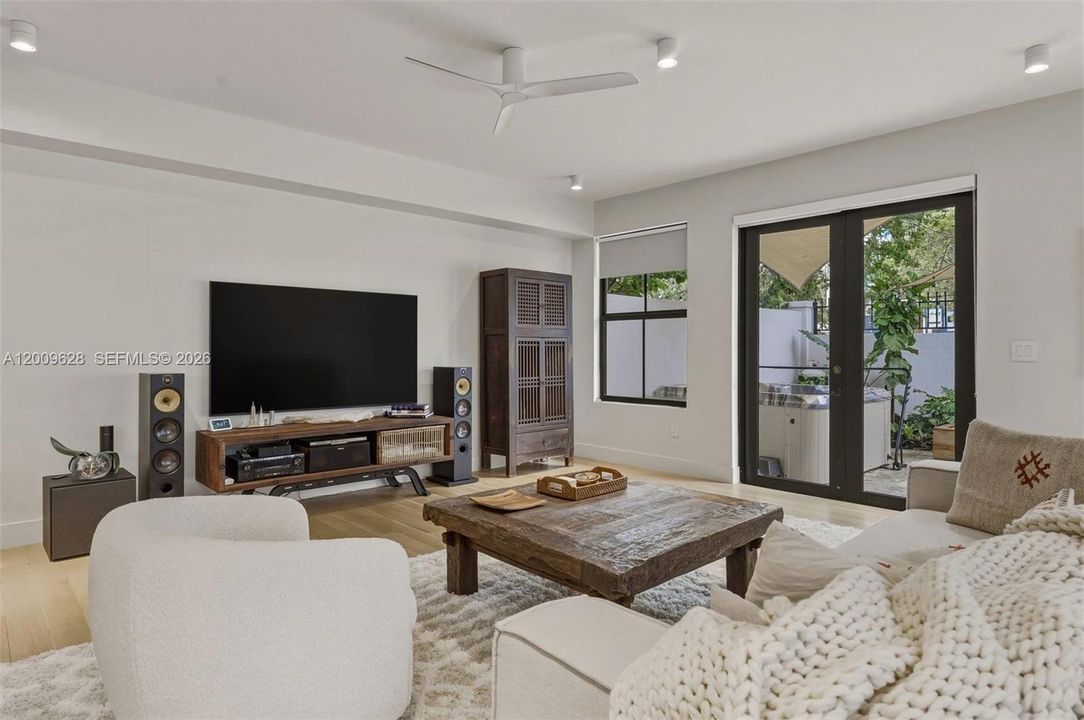 For Sale: $1,875,000 (3 beds, 2 baths, 2350 Square Feet)