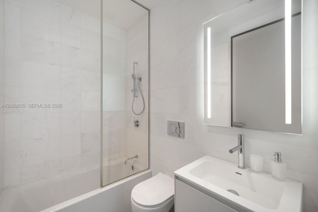 Vendido Recientemente: $8,500,000 (5 camas, 6 baños, 5832 Pies cuadrados)