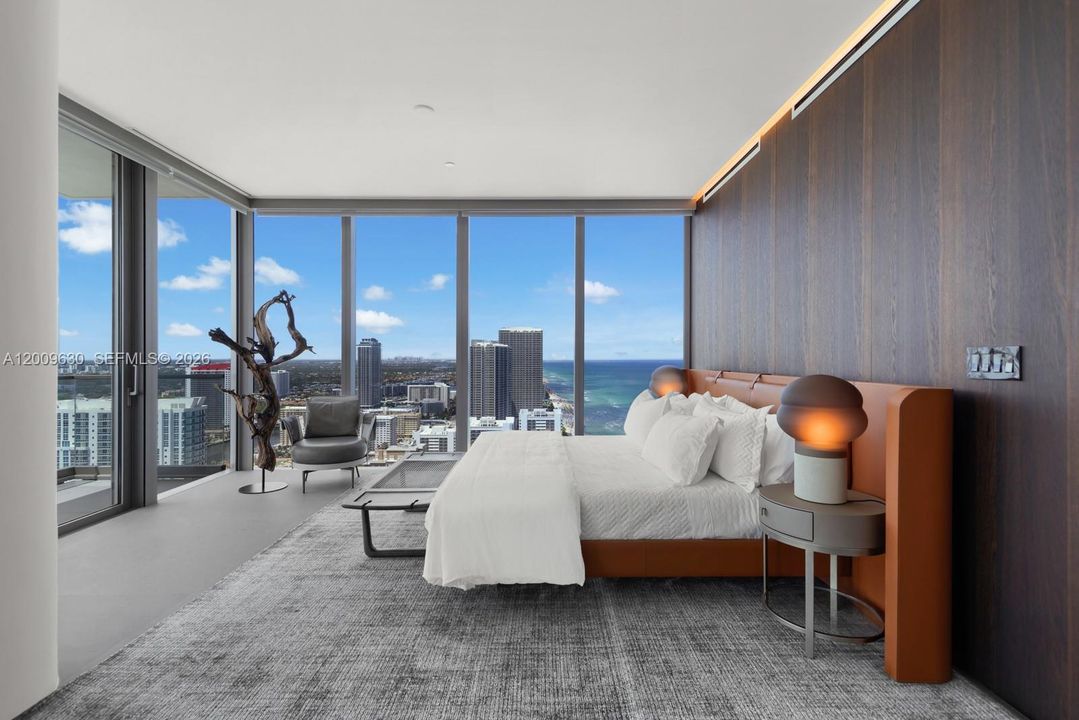 Vendido Recientemente: $8,500,000 (5 camas, 6 baños, 5832 Pies cuadrados)