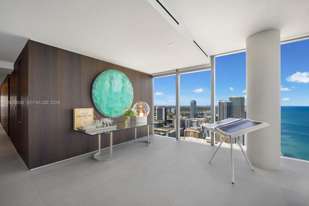 Vendido Recientemente: $8,500,000 (5 camas, 6 baños, 5832 Pies cuadrados)