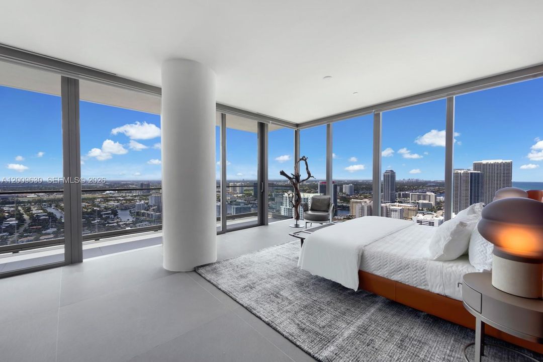 Vendido Recientemente: $8,500,000 (5 camas, 6 baños, 5832 Pies cuadrados)