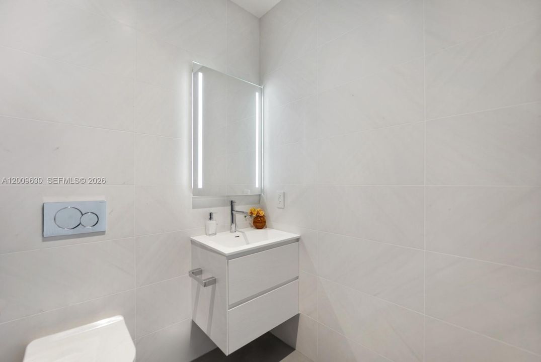 Vendido Recientemente: $8,500,000 (5 camas, 6 baños, 5832 Pies cuadrados)
