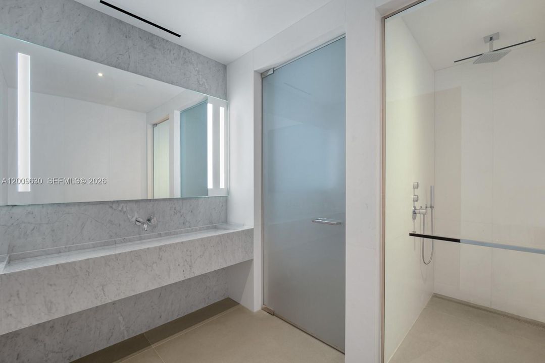Vendido Recientemente: $8,500,000 (5 camas, 6 baños, 5832 Pies cuadrados)