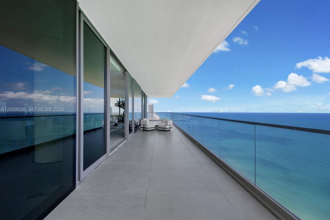 Vendido Recientemente: $8,500,000 (5 camas, 6 baños, 5832 Pies cuadrados)