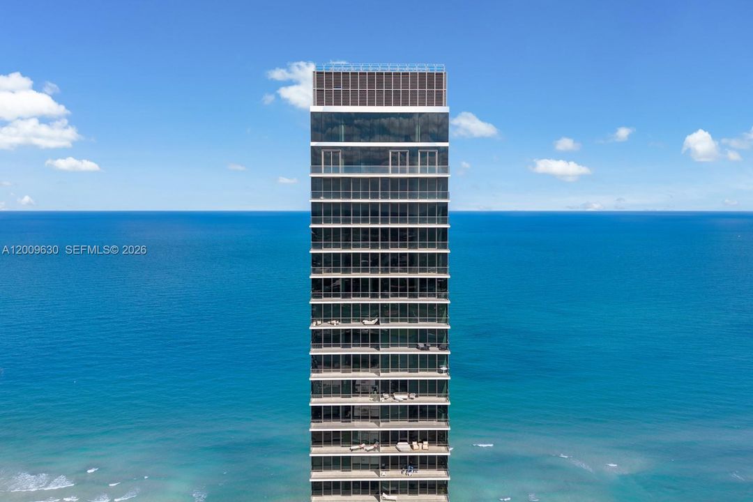 Vendido Recientemente: $8,500,000 (5 camas, 6 baños, 5832 Pies cuadrados)
