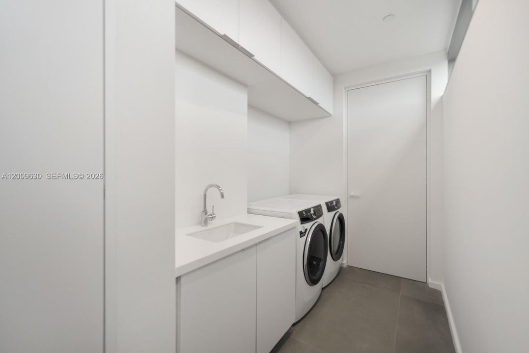 Vendido Recientemente: $8,500,000 (5 camas, 6 baños, 5832 Pies cuadrados)
