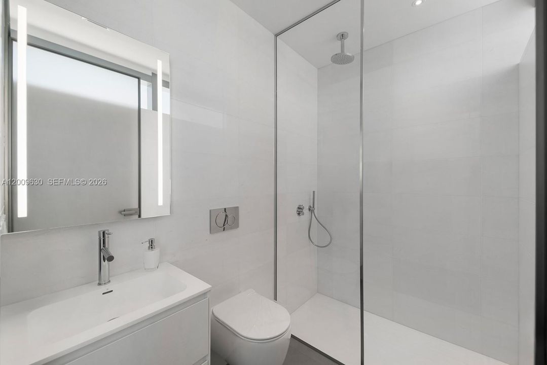 Vendido Recientemente: $8,500,000 (5 camas, 6 baños, 5832 Pies cuadrados)