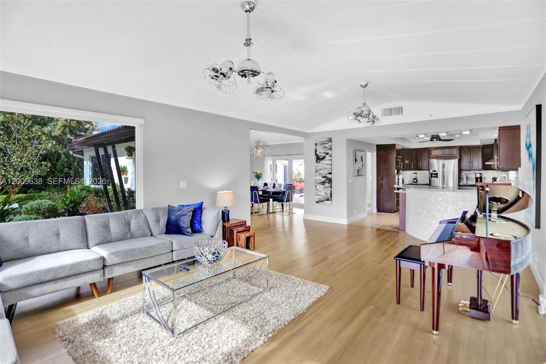 Living Room / Open Interior