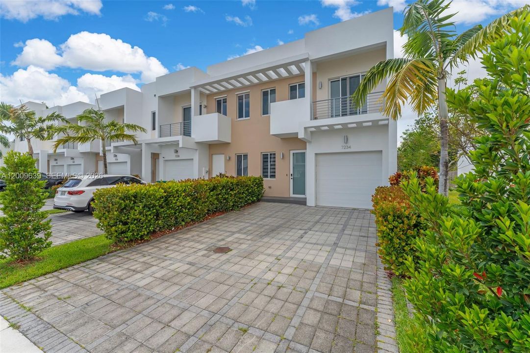 Activo con contrato: $750,000 (3 camas, 3 baños, 1743 Pies cuadrados)