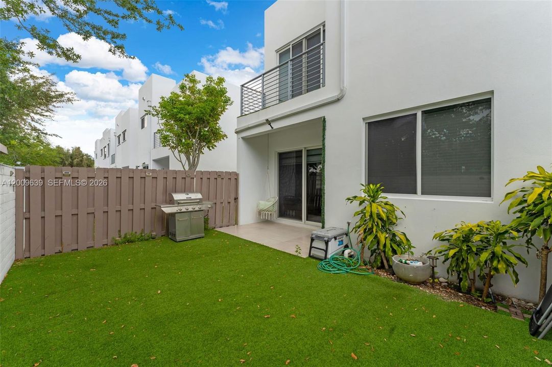 Activo con contrato: $750,000 (3 camas, 3 baños, 1743 Pies cuadrados)