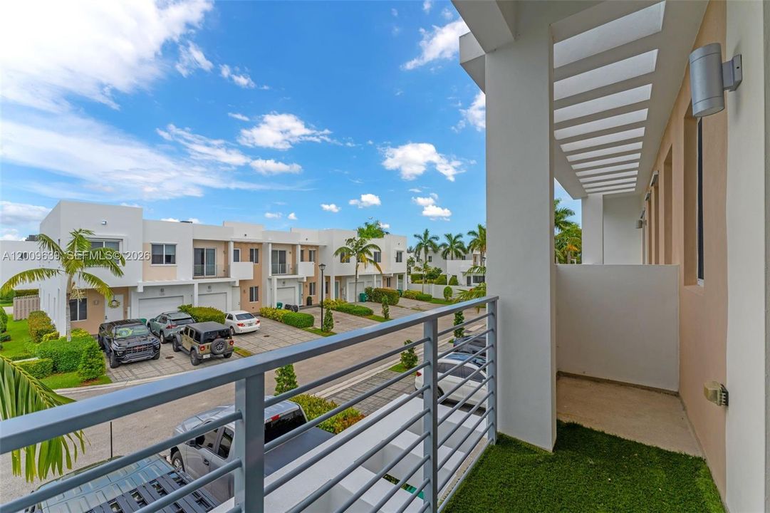 Activo con contrato: $750,000 (3 camas, 3 baños, 1743 Pies cuadrados)