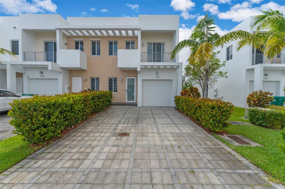 Activo con contrato: $750,000 (3 camas, 3 baños, 1743 Pies cuadrados)