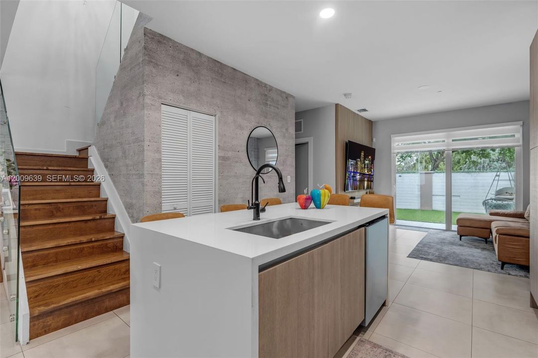 Activo con contrato: $750,000 (3 camas, 3 baños, 1743 Pies cuadrados)