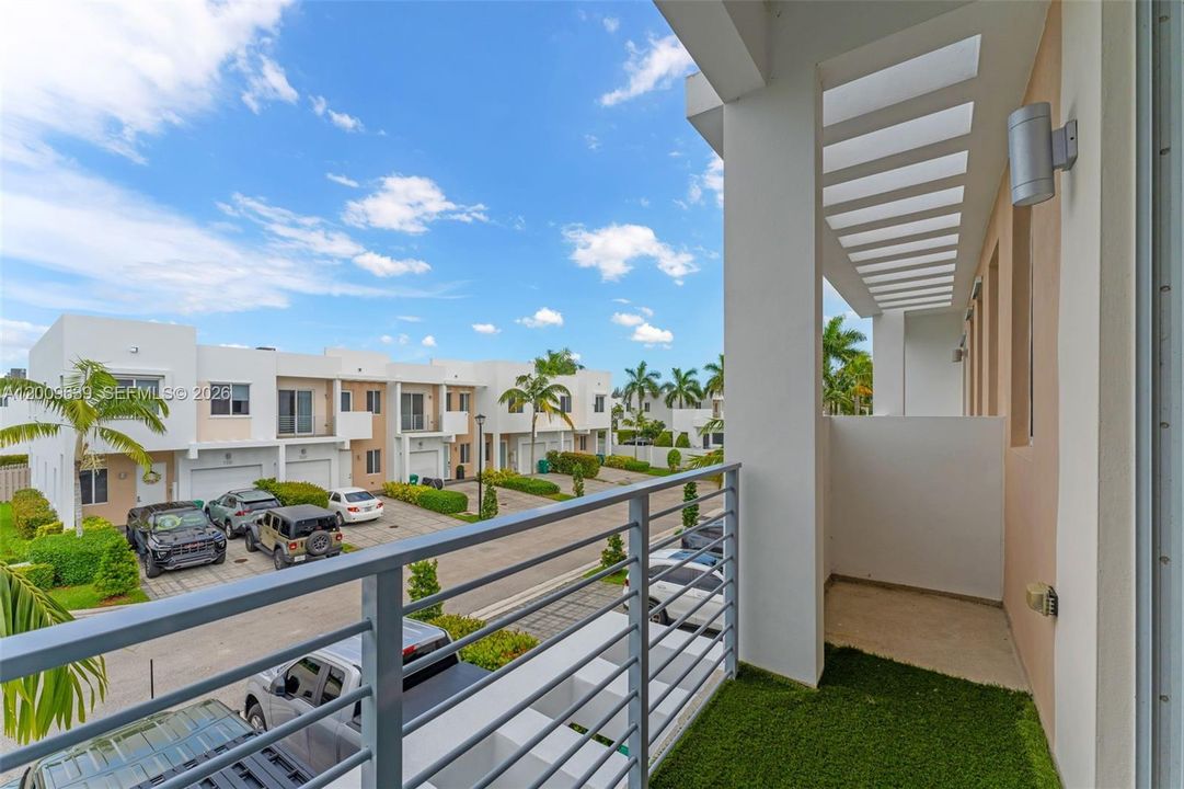 Activo con contrato: $750,000 (3 camas, 3 baños, 1743 Pies cuadrados)