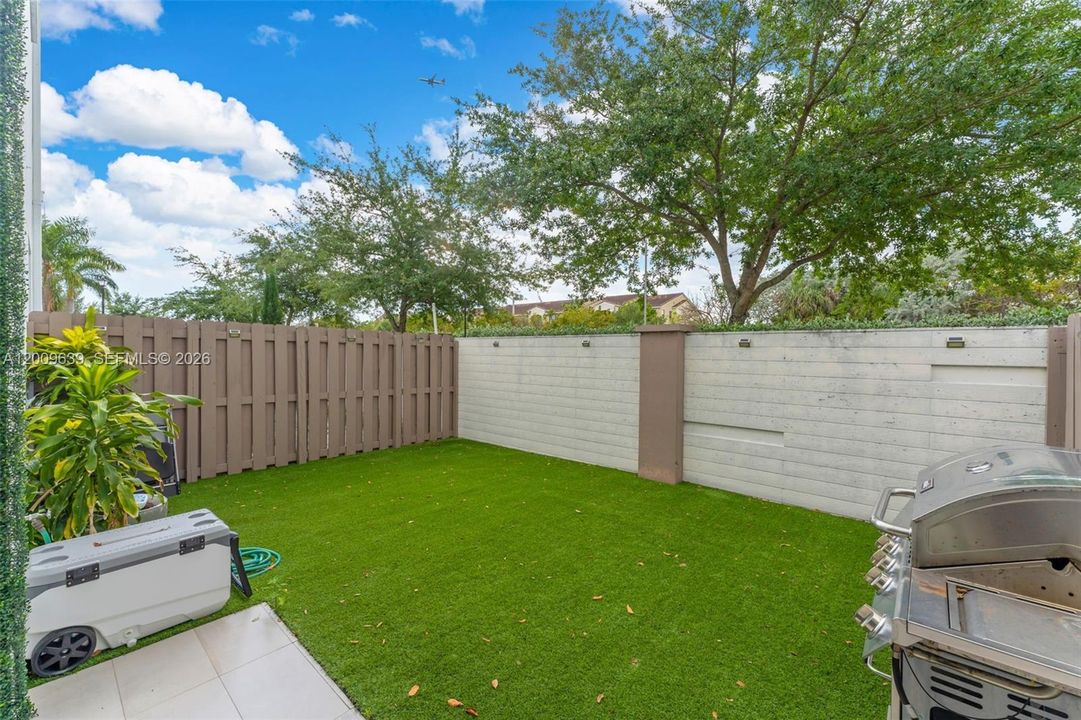 Activo con contrato: $750,000 (3 camas, 3 baños, 1743 Pies cuadrados)