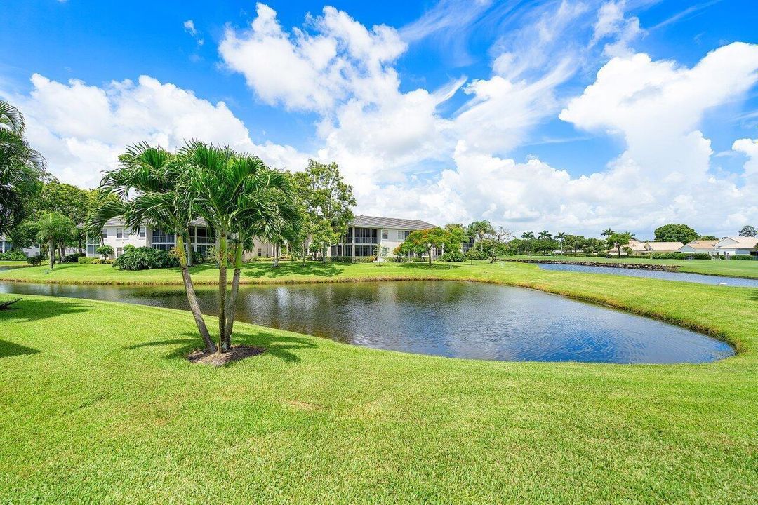 Lake & golf views!