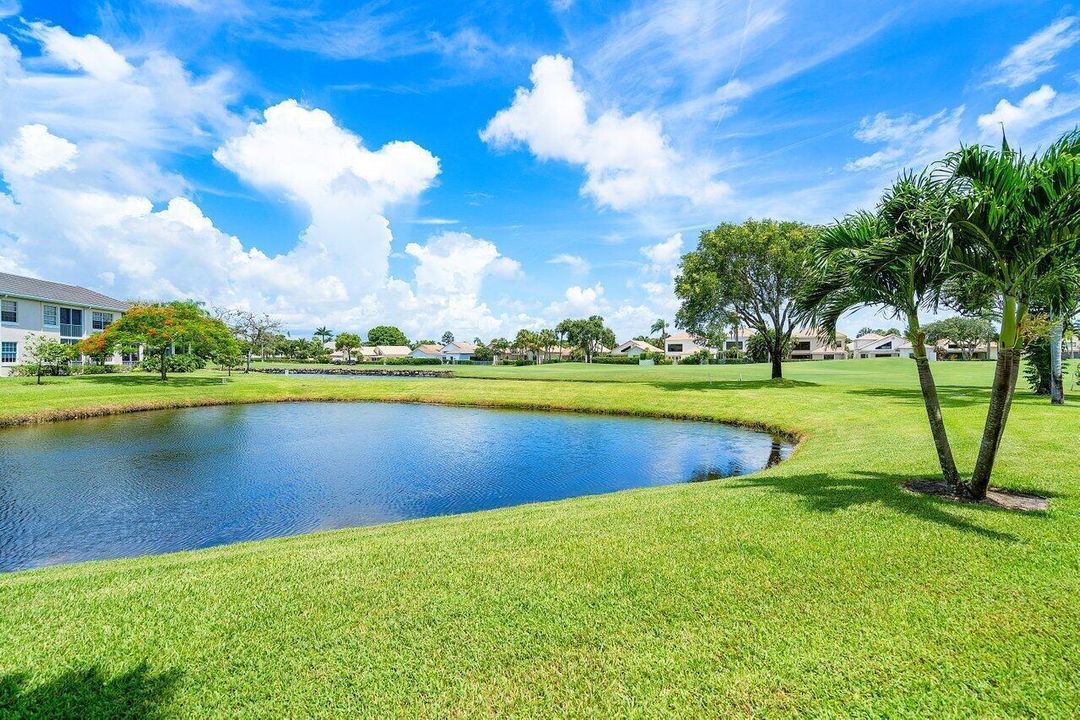 Lake & golf views!