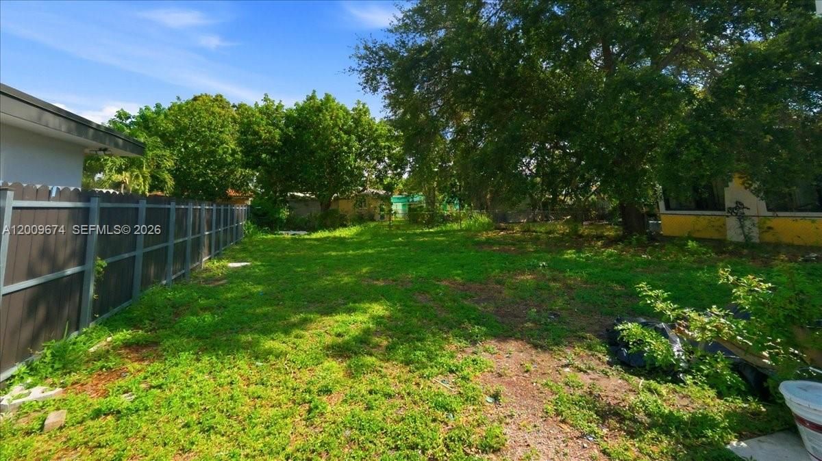 Vendido Recientemente: $390,000 (3 camas, 2 baños, 988 Pies cuadrados)
