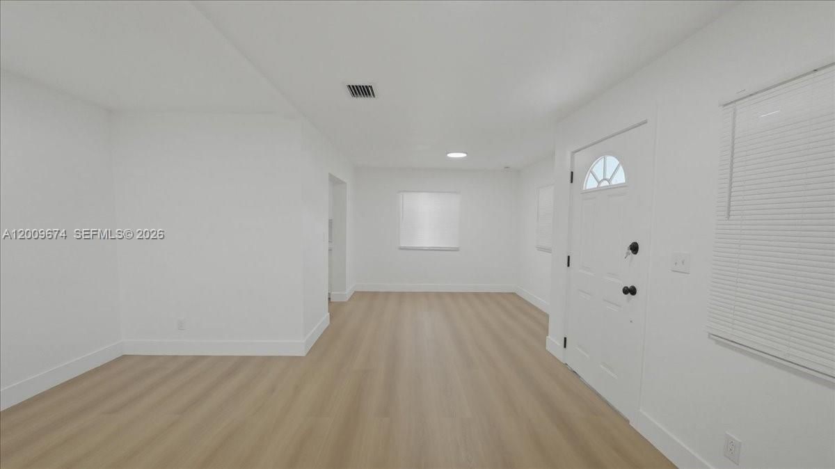 Vendido Recientemente: $390,000 (3 camas, 2 baños, 988 Pies cuadrados)
