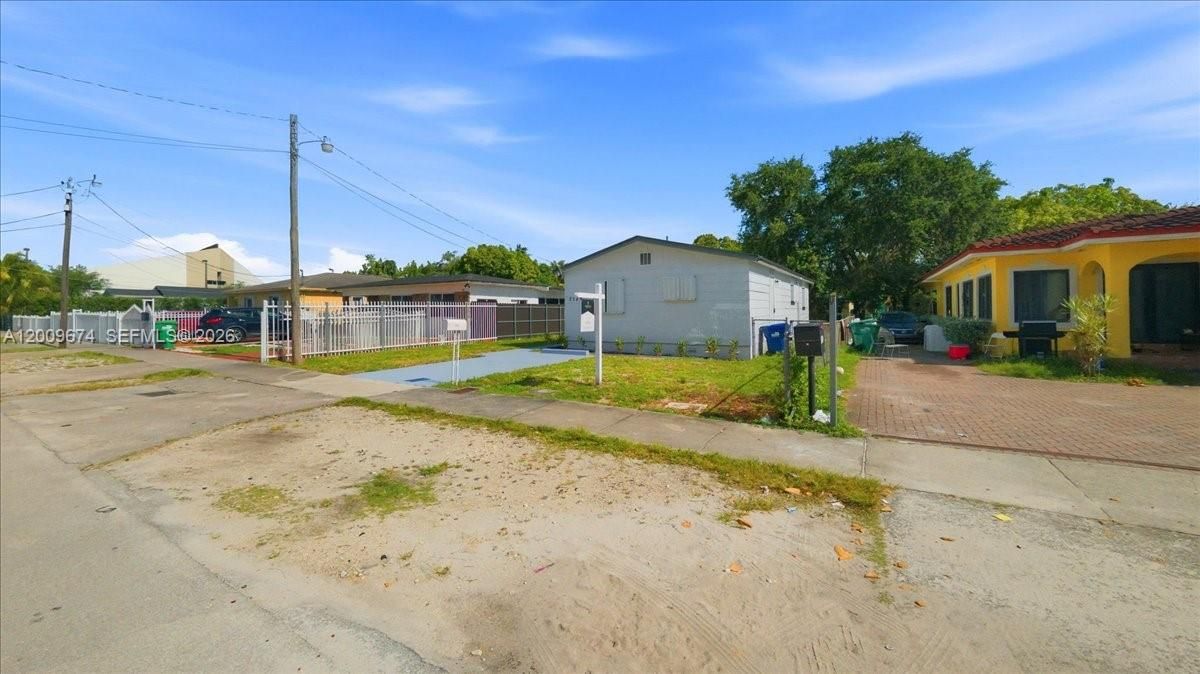 Vendido Recientemente: $390,000 (3 camas, 2 baños, 988 Pies cuadrados)