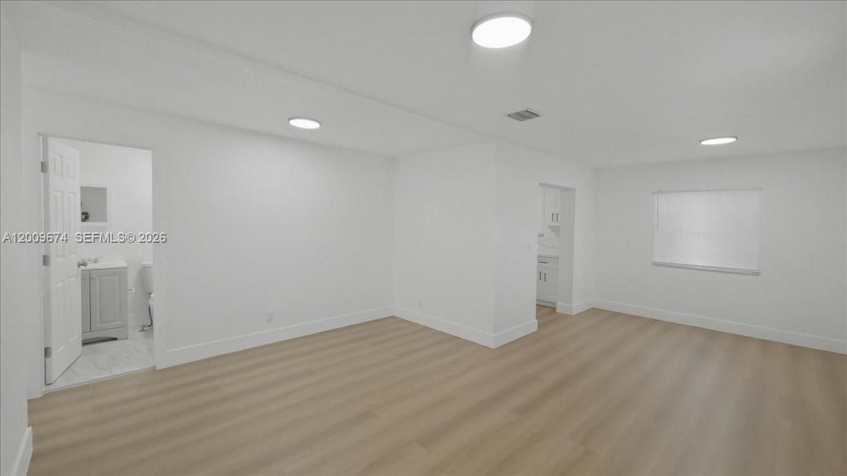 Vendido Recientemente: $390,000 (3 camas, 2 baños, 988 Pies cuadrados)